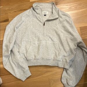 American Eagle Outfitters Gray Quarter-Zip Cropped Sweatshirt